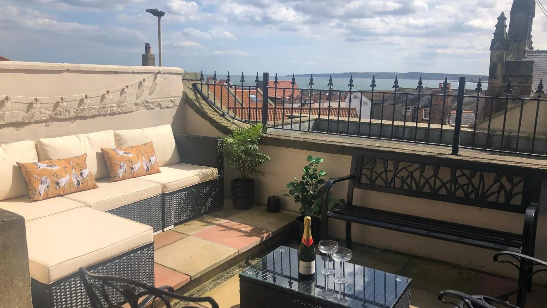 Kitson House - Sea Views, 1 Min Walk To Harbour Βίλα Σκάρμπορο